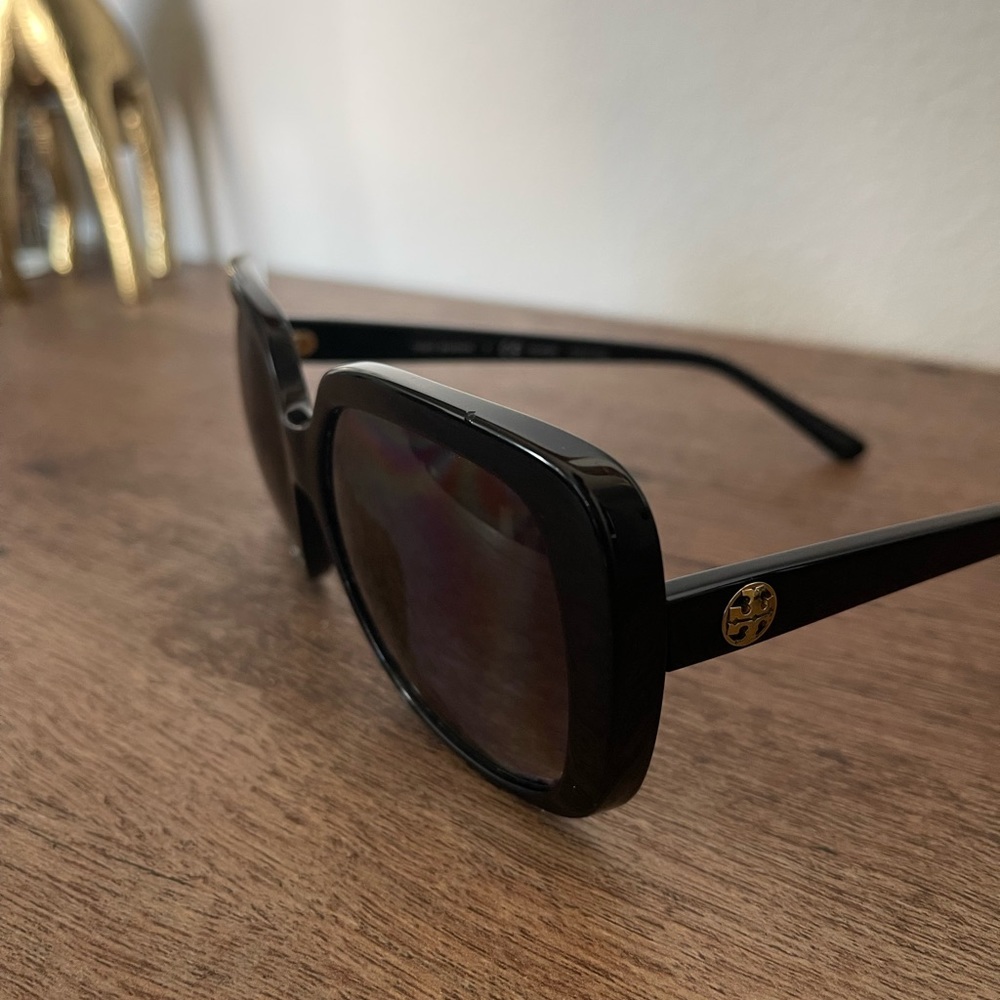 Tory Burch Black w/ Gold Logo Square Polarized Sunglasses. Authentic